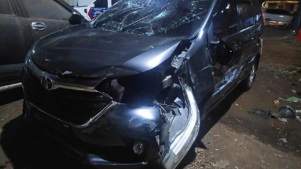 Kondisi mobil diamuk massa
