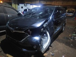 Mobil Dikejar Massa, 3 Teman Pelaku yang Bawa Kabur Istri Orang Nekat Loncat