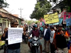 Warga di Brebes Demo Tolak Rencana Pembangunan Waduk