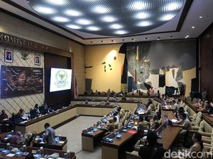 Raker dengan Komisi II, Kali Ini Mendagri Tito On Time