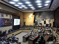 Raker dengan Komisi II, Kali Ini Mendagri Tito On Time