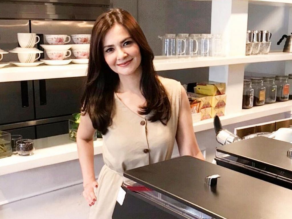 Ini Orang yang Pertama Sarankan Cut Tari Akui Hubungannya dengan Ariel NOAH Ini Orang yang Pertama Sarankan Cut Tari Akui Hubungannya dengan Ariel NOAH