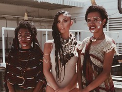 Deretan Gaya Agnez Mo Pakai Budaya Indonesia di Karya Internasionalnya