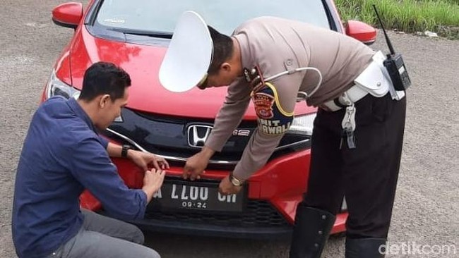 Pakai Pelat Nopol Modifikasi, Anggota DPRD Lebak Kena Tilang Pakai Pelat Nopol Modifikasi, Anggota DPRD Lebak Kena Tilang