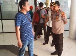 Dosen Mogok, Mahasiswa STMIK Dipanegara Makassar Bakar Kursi Kampus