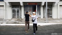 Satu per satu suporter mulai memasuki Rizal Memorial Stadium yang berada di Manila, Filipina.