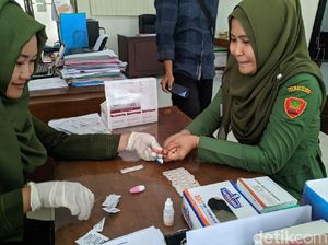 Ribuan PNS Ponorogo Test HIV/AIDS Jelang Hari AIDS Sedunia Ribuan PNS Ponorogo Test HIV/AIDS Jelang Hari AIDS Sedunia
