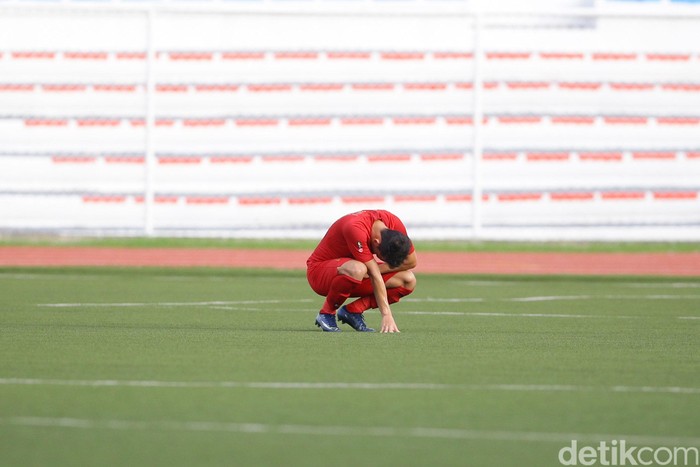 Egy Maulana Vikri kesakitan saat Timnas Indonesia menghadapi Thailand di SEA Games 2019 di Stadion Rizal Memorial, Selasa (26/11/2019).