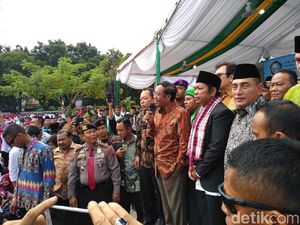 Hadiri Dies Natalis UIN Sumut, Mahfud Md Selawat Bareng Ribuan Mahasiswa