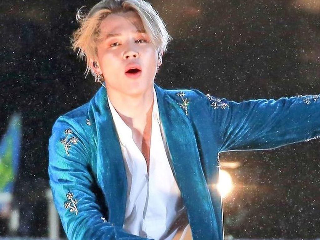 Dipakai Jimin BTS, Jubah Rp 12,6 Juta Ini Ludes Terjual Kurang dari 24 Jam Dipakai Jimin BTS, Jubah Rp 12,6 Juta Ini Ludes Terjual Kurang dari 24 Jam