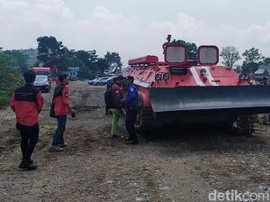 Keren! Ini Tank Baja Khusus Pemadam Api Buatan Pindad