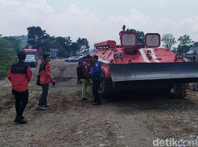 Keren! Ini Tank Baja Khusus Pemadam Api Buatan Pindad
