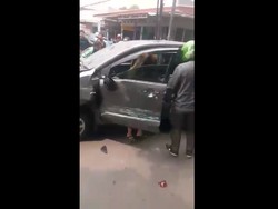 Detik-detik Pria Bawa Kabur Istri Orang Diamuk Massa di Jagakarsa