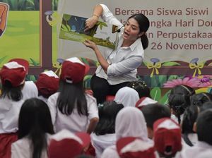 Kala Istri Mendikbud Nadiem Mendongeng Kancil Bukan Anak Nakal ke Siswa SD Kala Istri Mendikbud Nadiem Mendongeng Kancil Bukan Anak Nakal ke Siswa SD