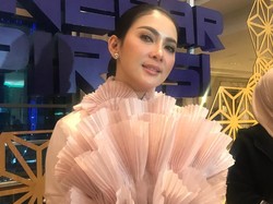 Ribut dengan Ayah Angkat, Lihat Lagi Sepak Terjang Syahrini di Dunia Tarik Suara