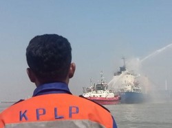 Kebakaran Kapal Kargo di Tanjung Perak Padam, Tak Ada Korban