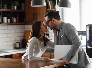 Riset Ungkap Manfaat Seks Pagi Hari Pada Performa Kerja Karyawan