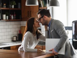 Riset Ungkap Manfaat Seks Pagi Hari Pada Performa Kerja Karyawan