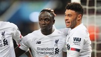 Sadio Mane mencetak satu gol saat Liverpool menekuk Crystal Palace di Selhust Park. Satu golnya membantu The Reds tetap kukuh di puncak klasemen Liga Inggris. Mane juga melanjutkan tren apiknya, dengan sudah bikin 4 gol dan 1 assist dari 6 laga terakhirnya bersama Liverpool. (Foto: Marc Atkins/Getty Images)