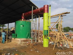 Inovatif! Pria Demak Ini Ciptakan Mesin Pembakar Sampah Tanpa Asap