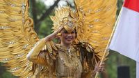 Melihat Kostum Unik di Jember Fashion Carnaval