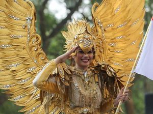 Melihat Kostum Unik di Jember Fashion Carnaval