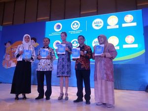 Pemerintah dan Swasta Susun Buku Panduan Buang Sampah untuk SD/MI Pemerintah dan Swasta Susun Buku Panduan Buang Sampah untuk SD/MI