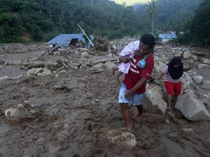 Potret Kerusakan Akibat Banjir Bandang di Solok
