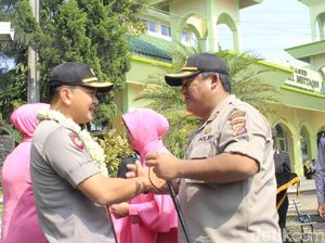 AKBP Yoris Resmi Jabat Kapolres Cimahi AKBP Yoris Resmi Jabat Kapolres Cimahi