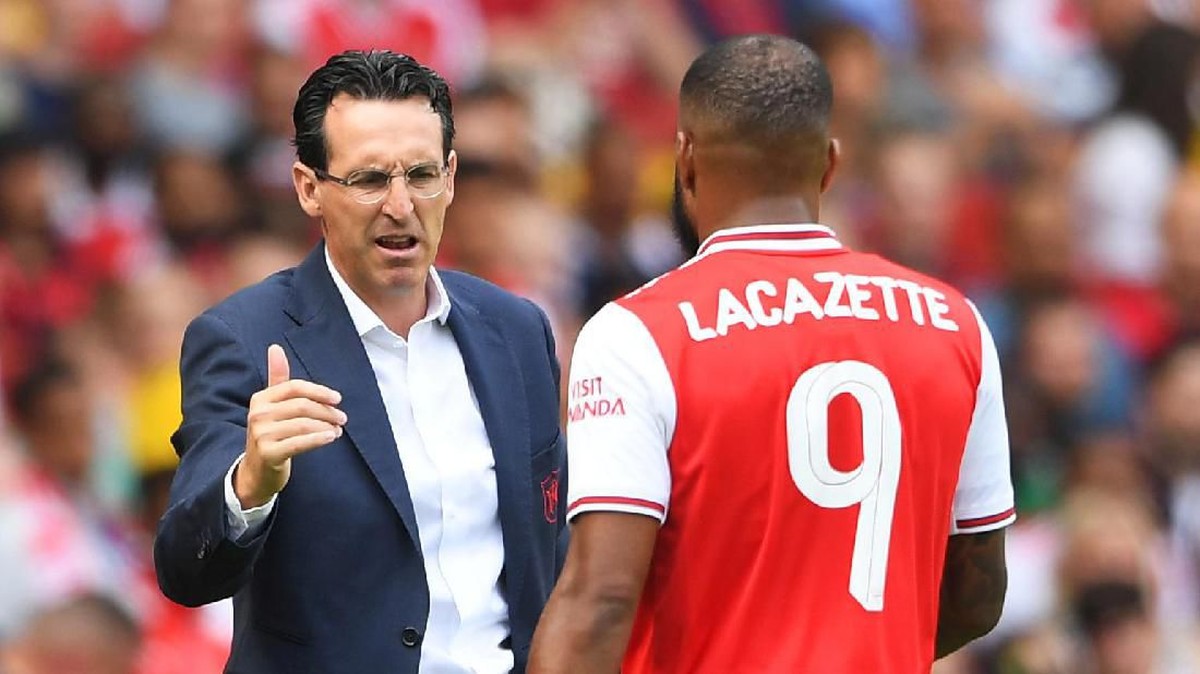 Manajer Arsenal Unai Emery dikabarkan terlibat cekcok dengan Alexandre Lacazette. (Foto: Michael Regan / Getty Images)