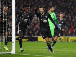 Jamie Vardy terus menjebol gawang lawan di Liga Inggris. Di pekan ke-13, striker 32 tahun itu mencetak gol ke-12 saat membantu Leicester City menekuk Brighton & Hove Albion. Pemain asal Inggris itu pun memimpin daftar pencetak gol terbanyak sejauh ini. (Foto: Bryn Lennon/Getty Images)