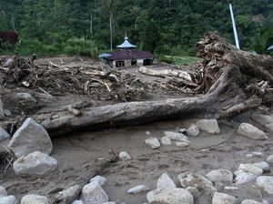 Video Permukiman di Solok Selatan Porak-poranda Akibat Banjir Bandang