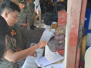 Bikin Sungai Badung Berwarna Merah, Izin Pengusaha Sablon Dicek Satpol PP Bikin Sungai Badung Berwarna Merah, Izin Pengusaha Sablon Dicek Satpol PP