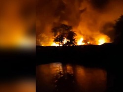Video Pasar Pakaian Bekas di Tanjungbalai Dilahap Si Jago Merah