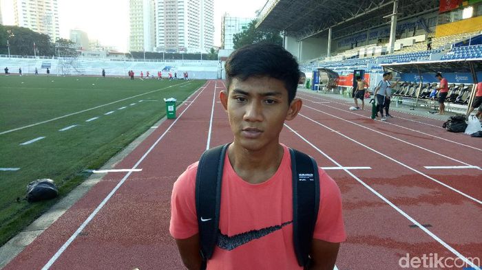 Pemain Timnas Indonesia U-22, Firza Andika, tak masalah lututnya mengalami luka. ( Foto: Randy Prasatya/detikcom) Pemain Timnas Indonesia U-22, Firza Andika, tak masalah lututnya mengalami luka. ( Foto: Randy Prasatya/detikcom)