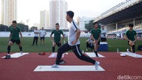 Untuk yang bermain penuh melawan Thailand mendapat jatah latihan ringan, seperti peregangan dan rondo.