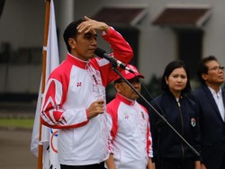 Di Bawah Rintik Hujan, Jokowi Lepas Kontingen SEA Games 2019