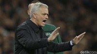Mourinho meminta anak buahya tenang usai kebobolan di awal pertandingan. AP Photo/Matt Dunham.