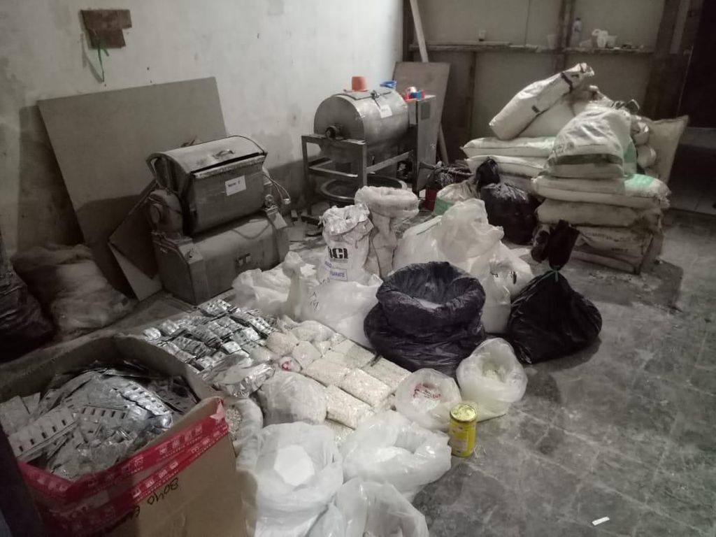 Pabrik Narkoba di Jabar-Jateng Digerebek, 1,5 Juta Pil PCC Disita Pabrik Narkoba di Jabar-Jateng Digerebek, 1,5 Juta Pil PCC Disita