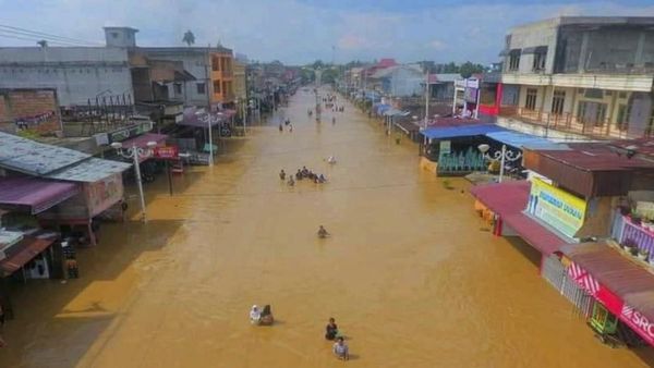 Banjir di Rokan Hulu, Jalan Raya Jadi Sungai