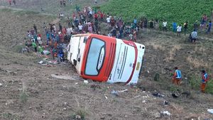 Foto-foto Kecelakaan Bus Kramat Djati di Tol Sumo