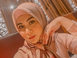 Sakit Tumor Payudara, Kesha Ratuliu Berbagi Tips Inspiratif untuk Wanita