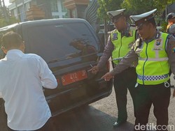 Belum Bayar Pajak, Puluhan Kendaraan Pelat Merah Pemkab Lamongan Kena Tilang