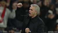 Ekspresi Mourinho usai Tottenham Hotspur memastikan kemenangan. AP Photo/Matt Dunham.