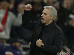 Ekspresi Mourinho usai Tottenham Hotspur memastikan kemenangan. AP Photo/Matt Dunham.
