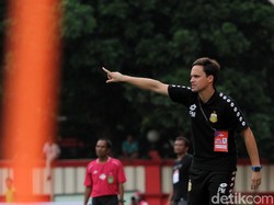 Rumor Pelatih Persib: Statistik Dua Calon Pengganti Luis Milla