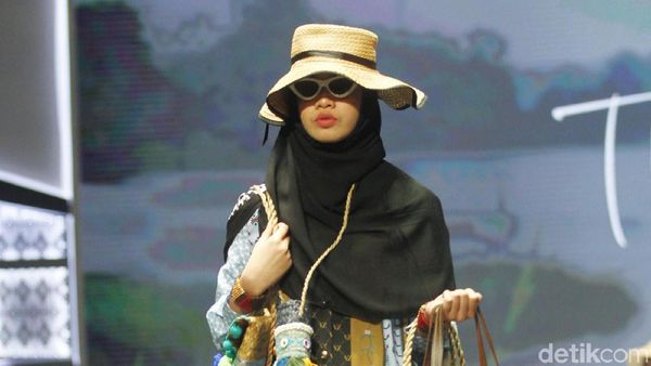 Foto: 8 Tas Cantik dari Rumput Karya Vivi Zubedi