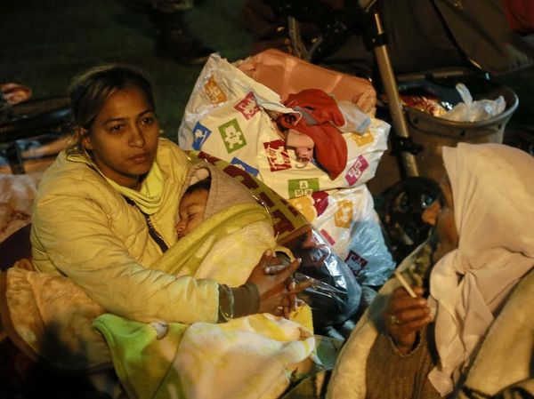 Korban Gempa Albania Tidur di Tenda Darurat