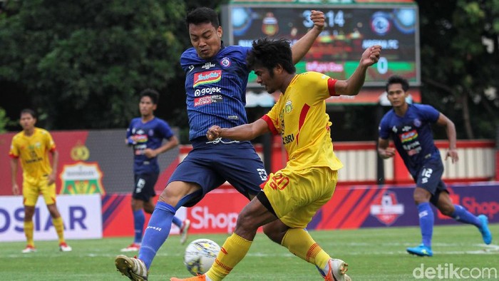 Bhayangkara FC berhasil mengalahkan Arema FC 1-0 dalam lanjutan Liga 1 2019 di Stadion PTIK, Jakarta, Rabu (27/11/2019). Gol semata wayang itu dicetak oleh Adam Alis.