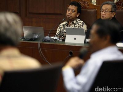 Sepupu hingga Eks Kakanwil Jatim Bersaksi di Sidang Romahurmuziy